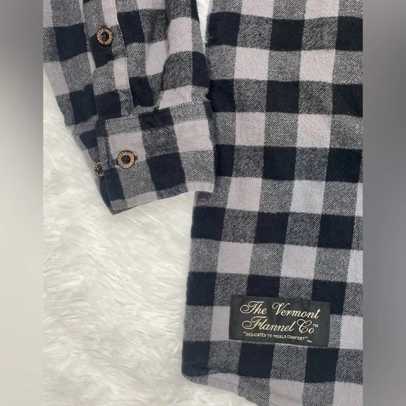 The Vermont Flannel Co. Men’s Size XL Black Gray Buffalo Plaid Button Down Shirt - Picture 4 of 9